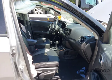 2021 Jeep Compass Altitude 4X4 из США, поврежденный, VIN 3C4NJDBBXMT547228